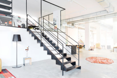 Schnittguttreppe cut it! - Designtreppe aus Stahl, gefertigt aus einem Stück.