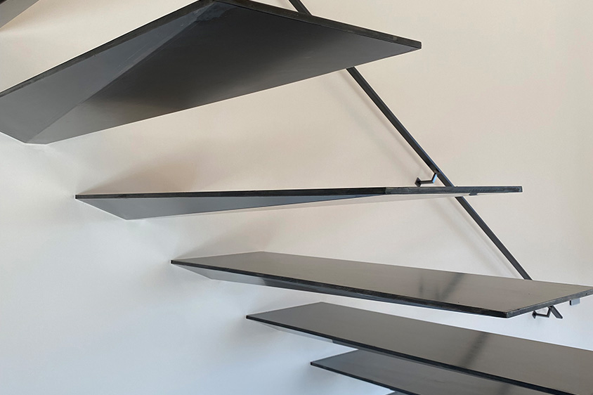 Treppe mit unsichtbarer Wandbefestigung von spitzbart