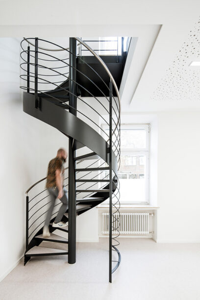 Treppe als Spindeltreppe in einer Schule