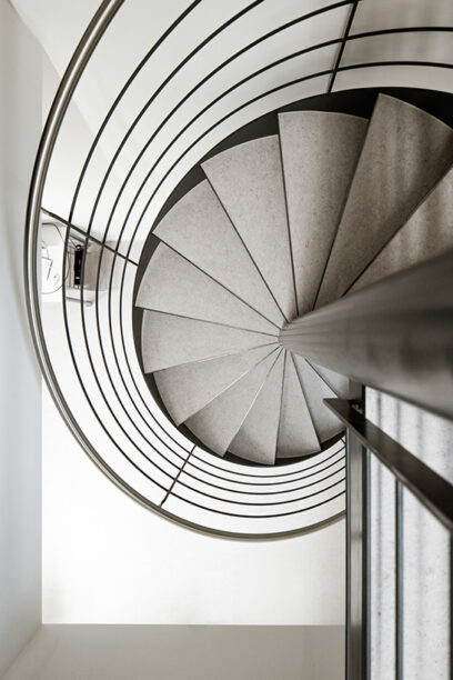 Treppe als Spindeltreppe in einer Schule