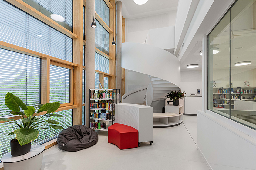 Spindeltreppe als Schulhaustreppe im Schulgebäude