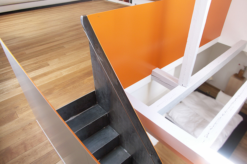 Treppe und Frabe - Faltwerktreppe in orange